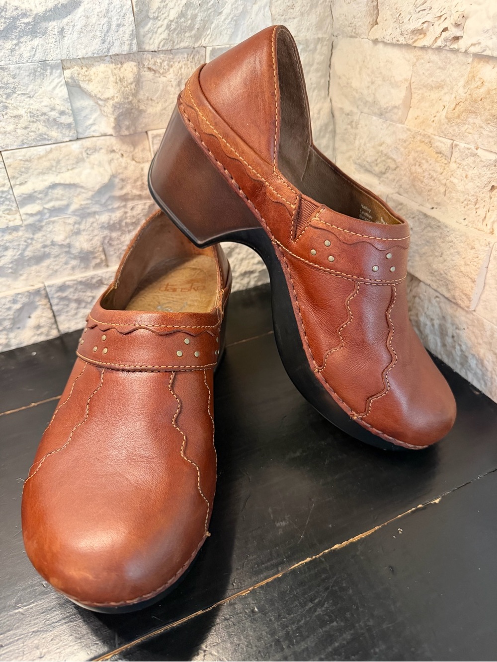 Dansko Hailey Brown Leather Studded Shoes Platform Clogs Women’s 38 Medical